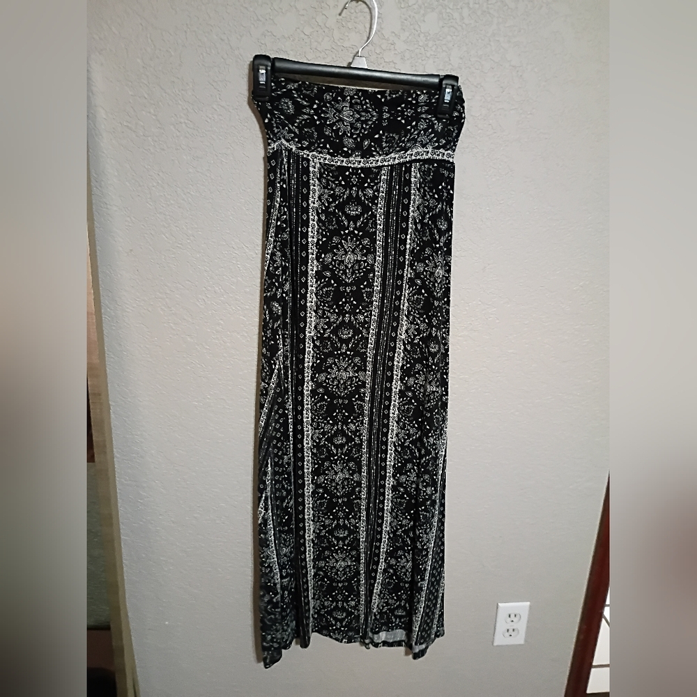 Preowned SO Black and White Maxi Skirt